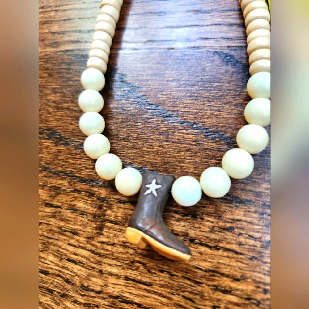 ✨️Cowboy Boot Beaded Necklace - Handcrafted.  Only One Made. Unisex - Picture 2 of 11